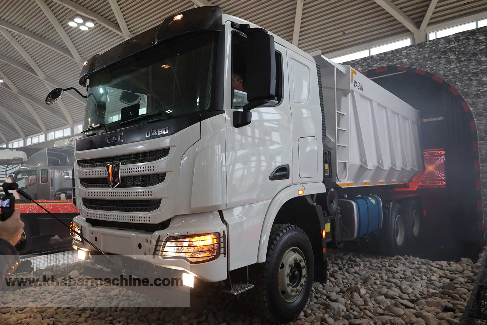 کامیون جفت محور کمپرسی C&C در نمایشگاه خودرو تهران رونمایی شد