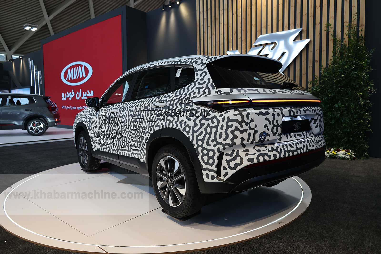 ام‌ وی ‌ام X77 در نمایشگاه خودرو تهران ۱۴۰۳ به نمایش درآمد
