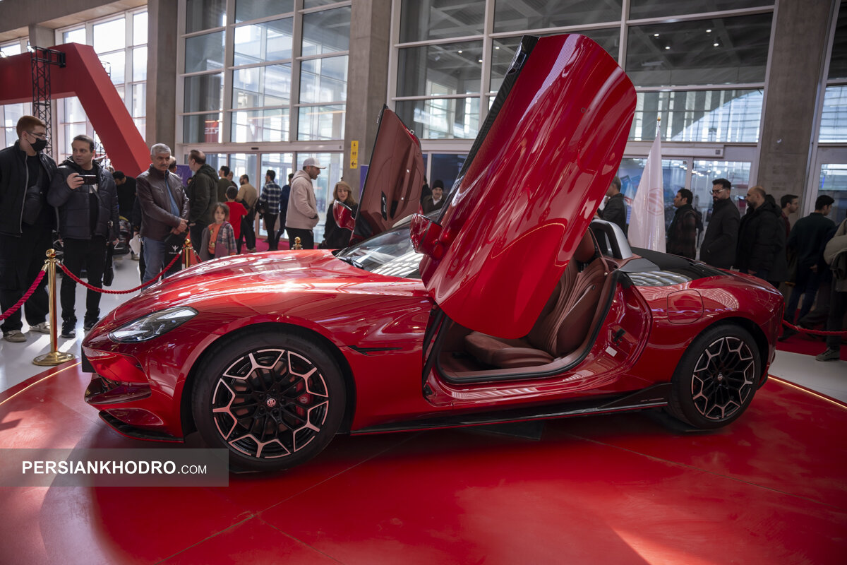 غرفه فرداموتورز از دریچه دوربین