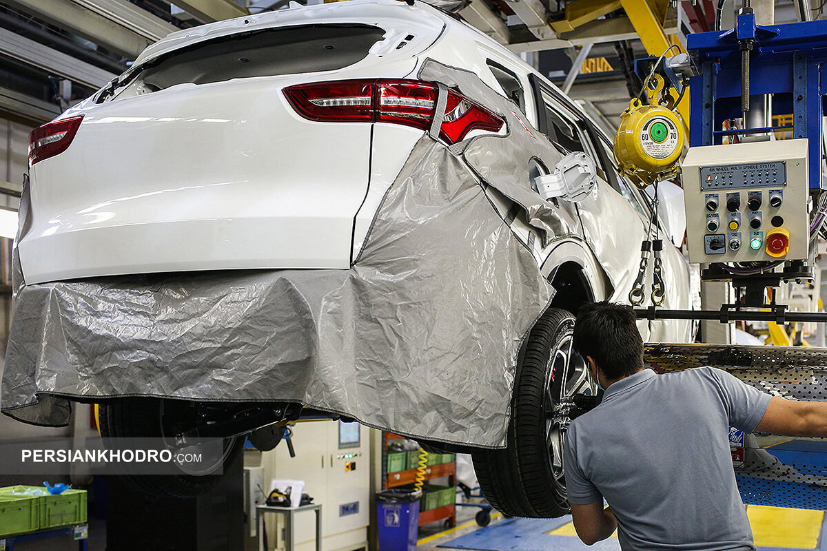 میزان افزایش نرخ ارز بر قیمت خودرو اعلام شد / برنامه دولت برای جبران نقدینگی خودروسازان چیست؟