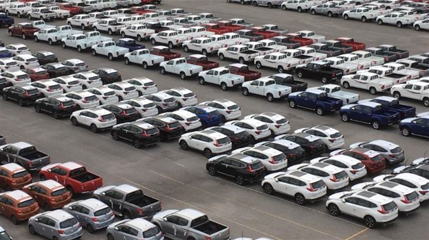 استيراد السيارات إلى المناطق الحرة دون تحديد سعرها