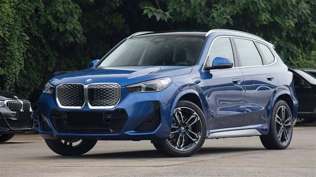 مراجعة BMW iX1 xDrive 30L