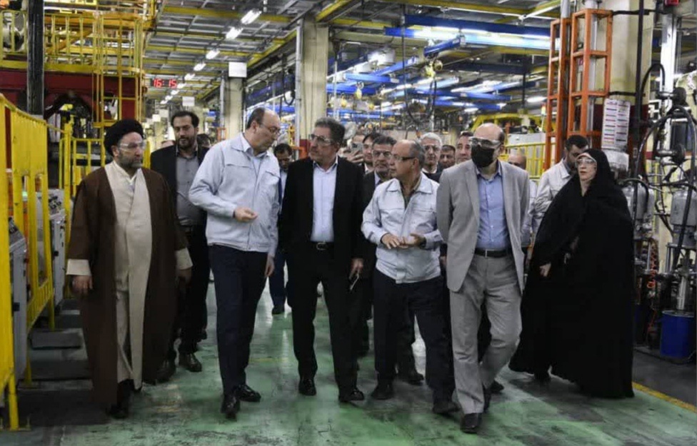 بررسی چالش‌ها و موانع پیش روی صنعت خودروسازی در سایپا