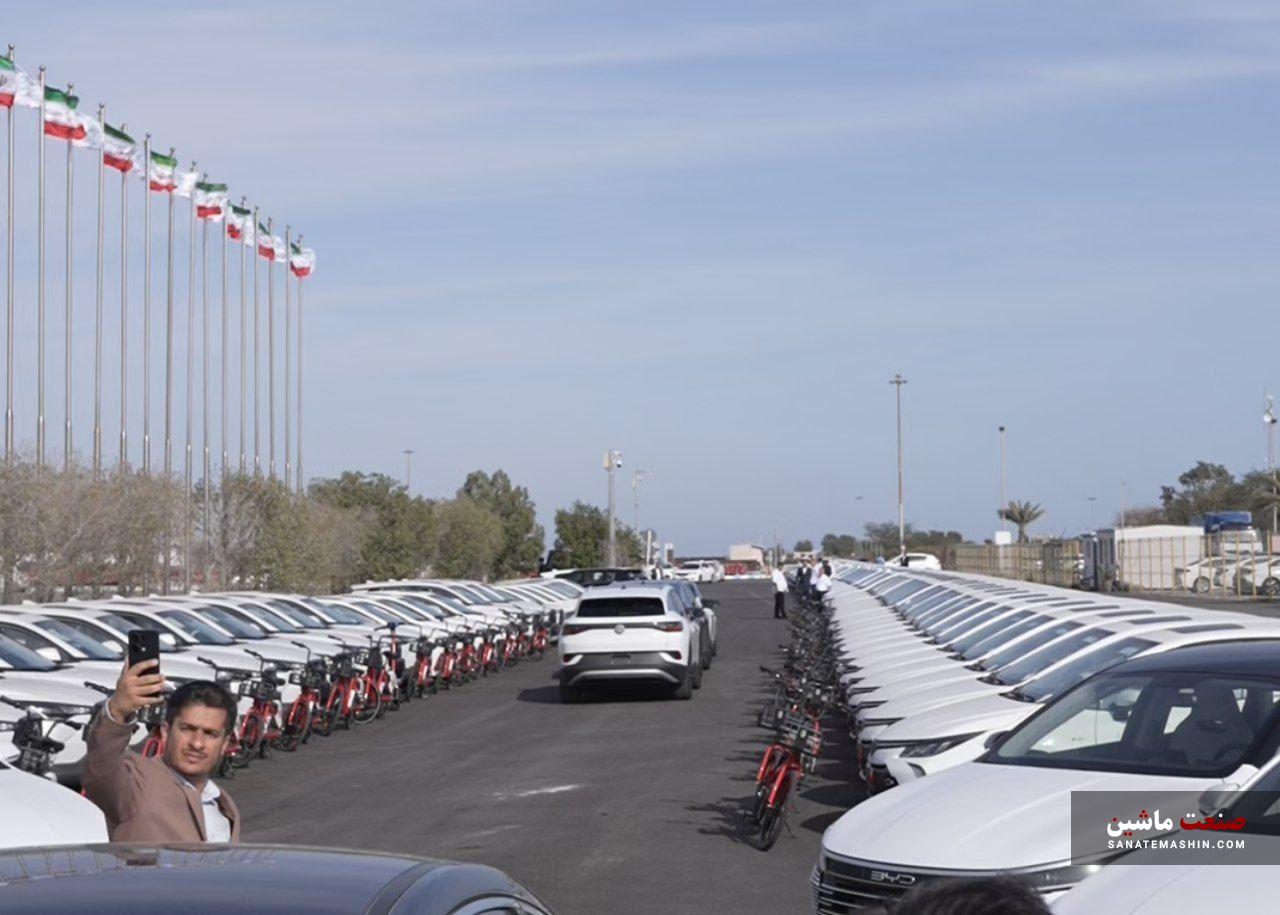 مراسم بازدید از تاکسی های هیبریدی خودروسازان راین در کیش مراسم بازدید از تاکسی های هیبریدی خودروسازان راین در کیش