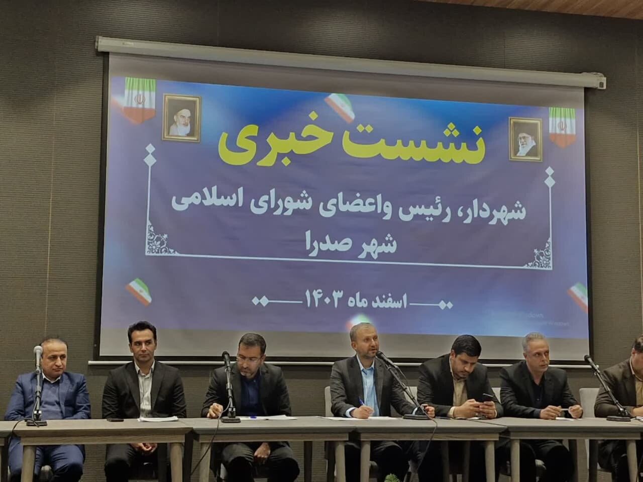 استانداری فارس به حل چالشهای حمل و نقل صدرا ورود کند استانداری فارس به حل چالشهای حمل و نقل صدرا ورود کند