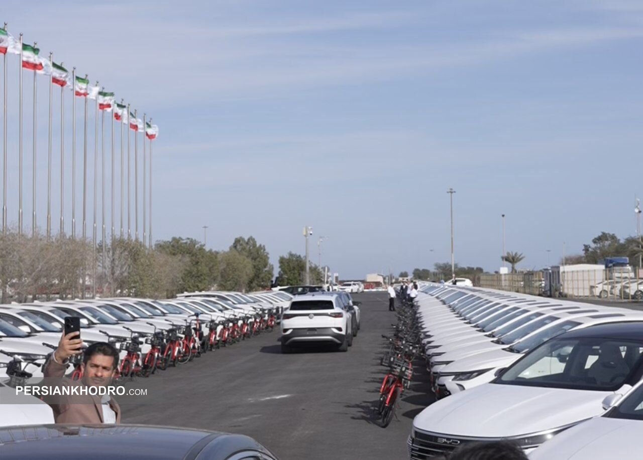 تاکسی های جدید به کیش آمد (+عکس) تاکسی های جدید به کیش آمد (+عکس)