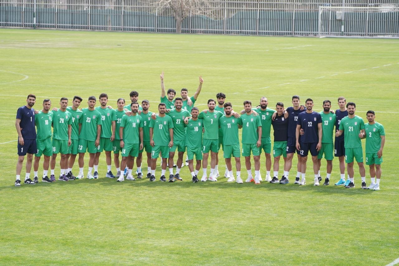 تمرین کششی تیم ملی فوتبال ایران در روز بازی با امارات