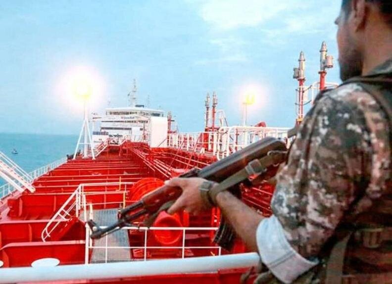 کشتی یک شرکت بزرگ نفتی به اتهام مشارکت در قاچاق سوخت توقیف شد کشتی یک شرکت بزرگ نفتی به اتهام مشارکت در قاچاق سوخت توقیف شد