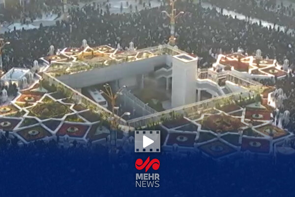 حضور پرشور مردم در حرم مطهر رضوی برای اقامه نماز عید سعید فطر