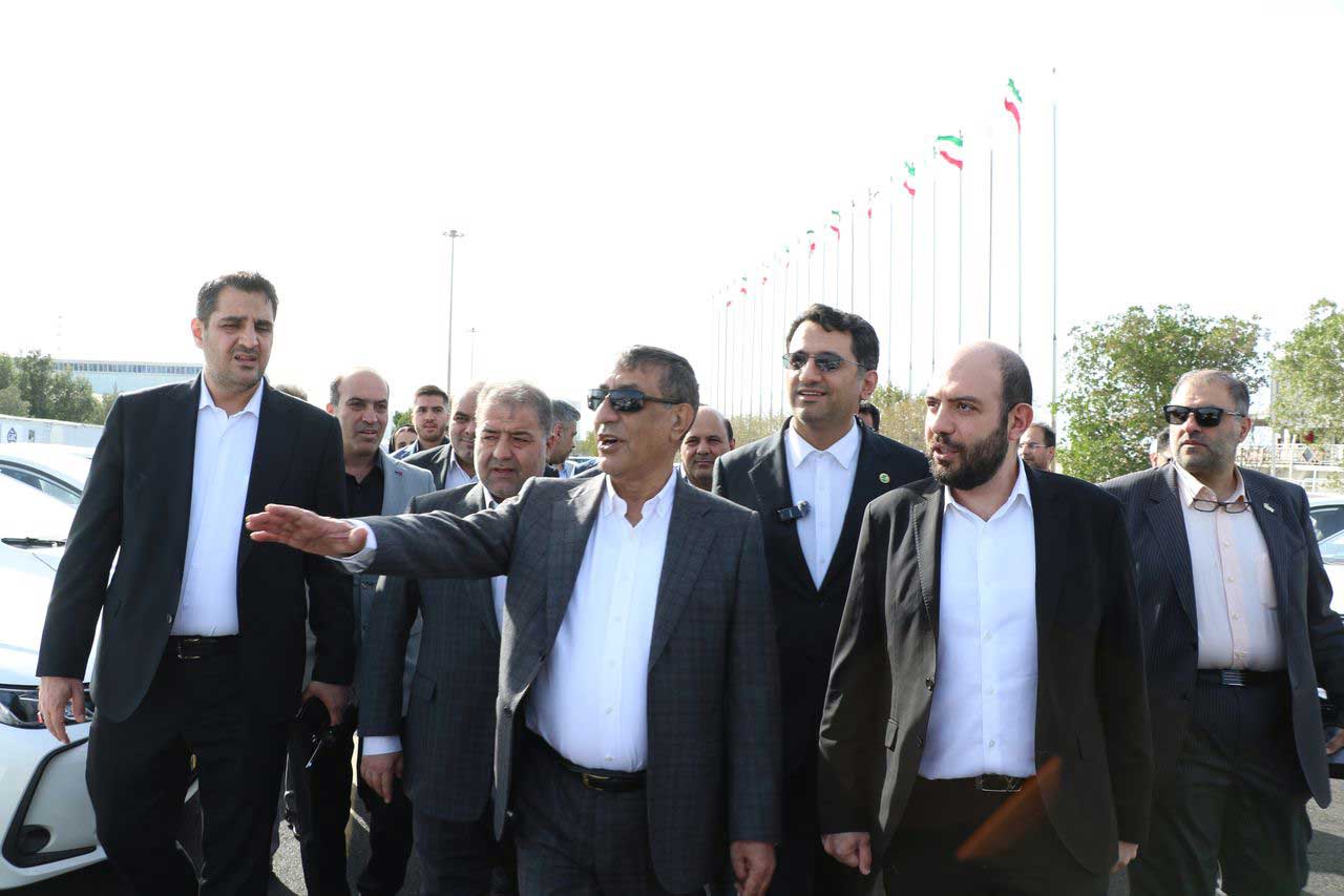 مراسم بازدید از تاکسی های هیبریدی خودروسازان راین در جزیره کیش