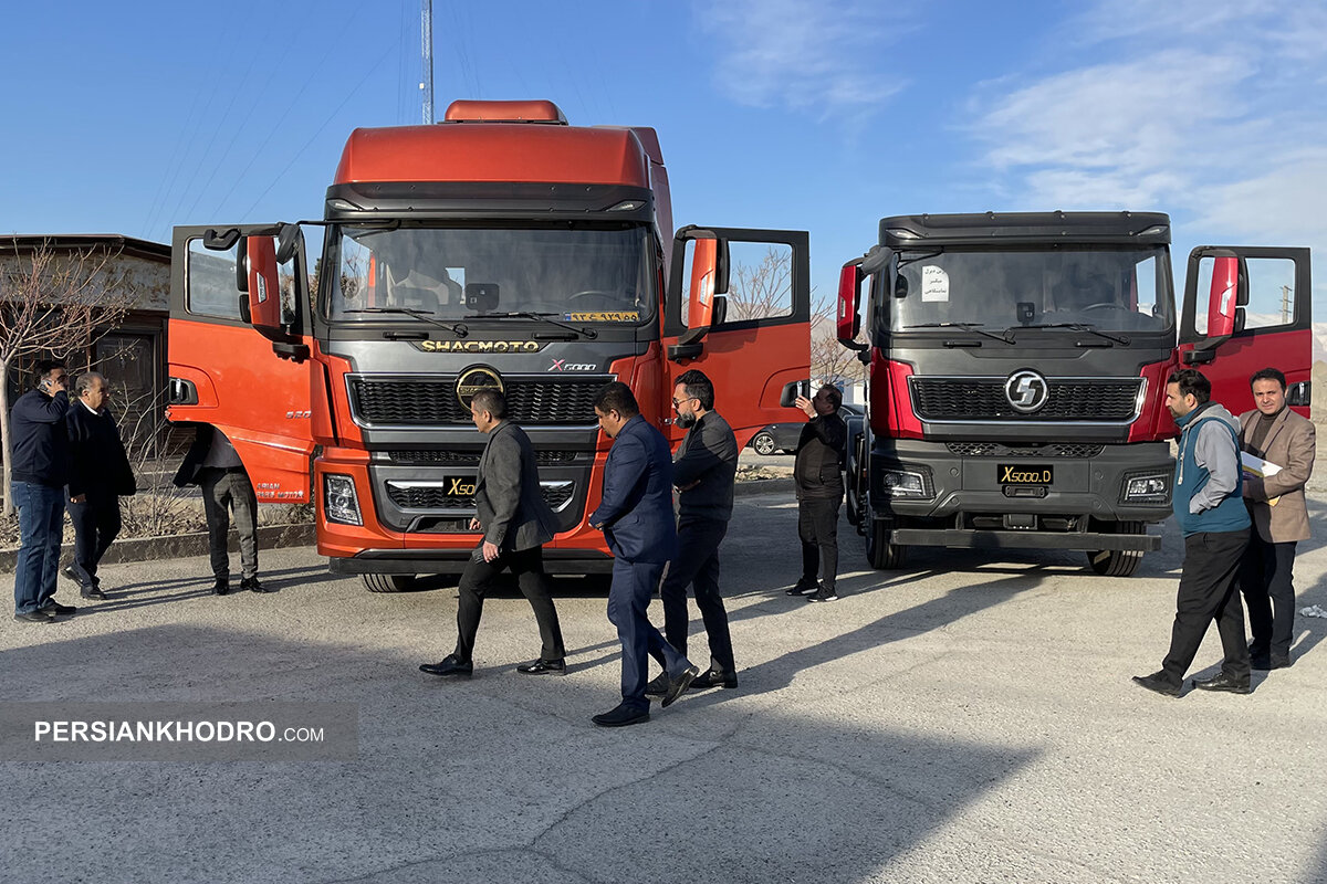 نمایش ۲ کامیون شکموتو برای تولیدکنندگان شن و ماسه (+عکس)