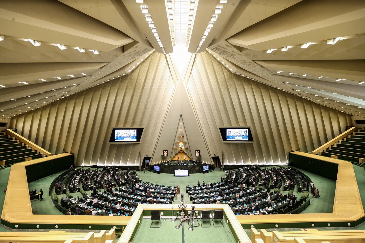 بررسی «لایحه اصلاح قانون به‌کارگیری سلاح» در دستورکار این هفته مجلس