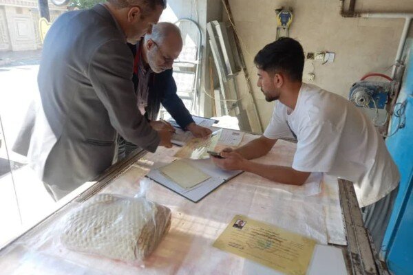 برخورد قاطع با نانوایی‌های متخلف در ورامین