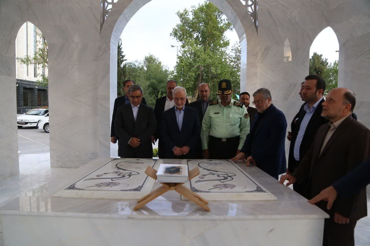 حضور  وزیر کشور در مزار شهدای گمنام استانداری خراسان رضوی