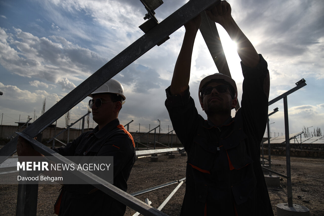 آئین آغاز عملیات اجرایی ۲۹۶ مگاوات نیروگاه خورشیدی در خراسان رضوی