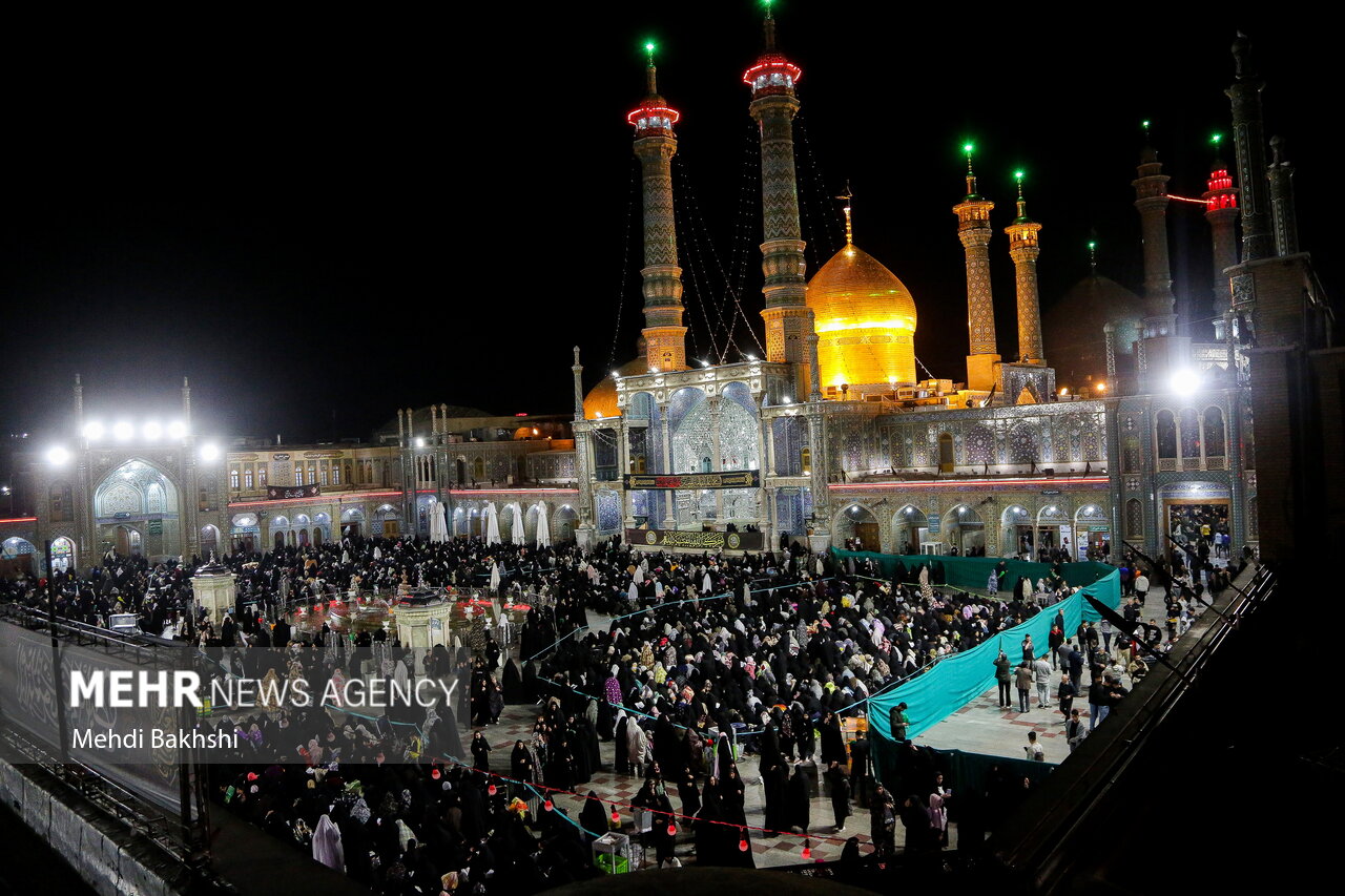 مراسم شب شهادت امام صادق(ع) در حرم حضرت معصومه(س) برگزار شد