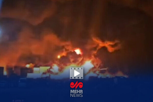 گزارش شبانه خبرنگار مهر از وضعیت حریق اسکله شهیدرجایی بندرعباس