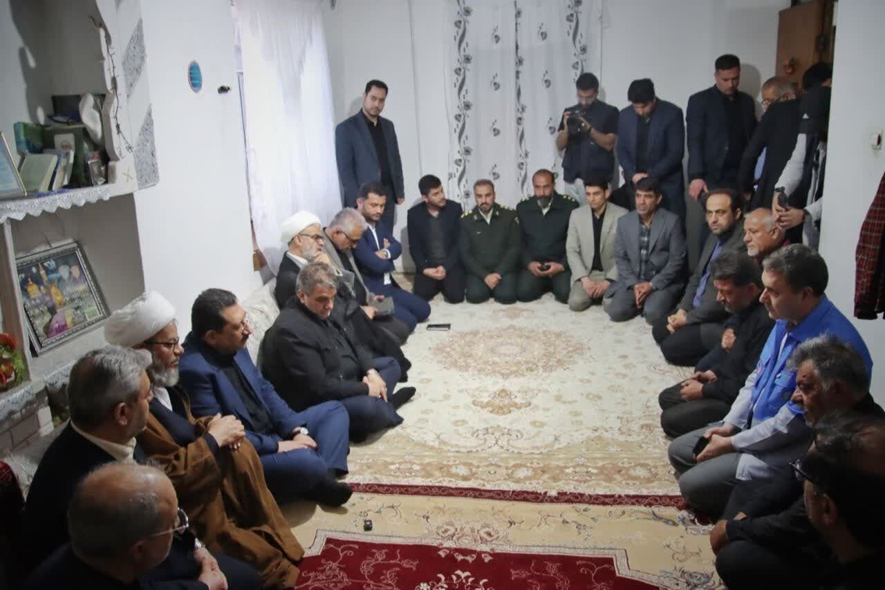 وزیر صمت از خانواده‌های جان باختگان معدن دامغان دلجویی کرد