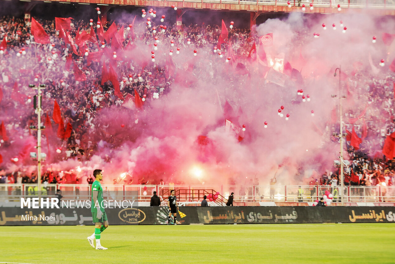 لیگ برتر فوتبال – تراکتور و استقلال