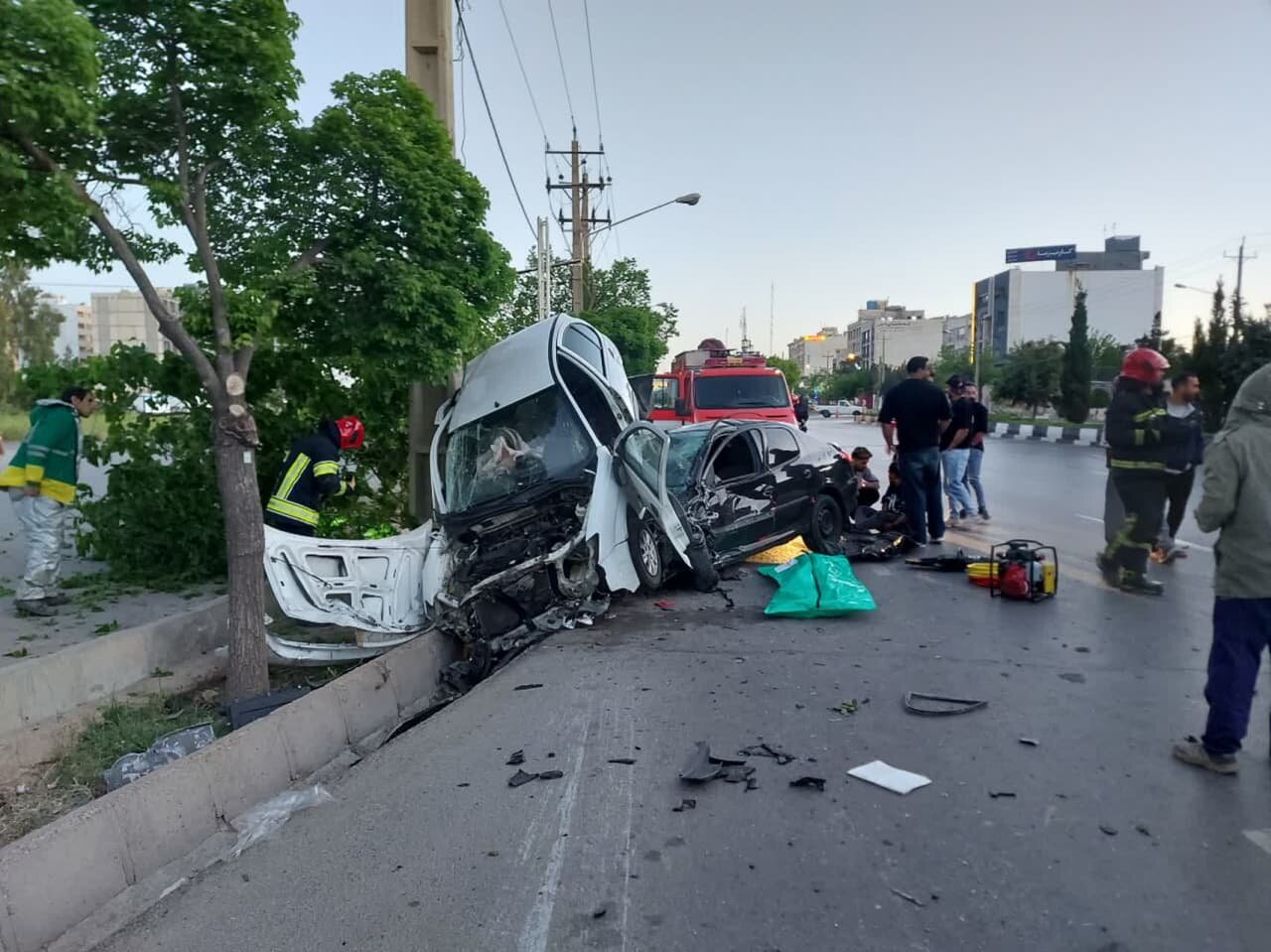 برخورد ۲ خودرو سواری در شیراز یک کشته بر جای گذاشت