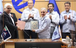 قرارداد تولید ۳۰ هزار دستگاه کامیونت دوگانه‌سوز زامیاد به امضا رسید