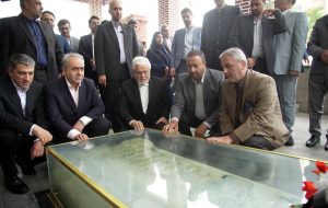 ادای احترام معاون اول رئیس جمهور به مقام شهید آل هاشم