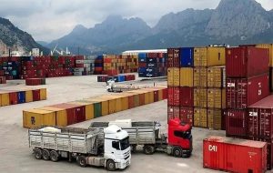 ترانزیت ۶۶ هزار تن کالا و ۳۴ هزار خودرو از بنادر غرب هرمزگان