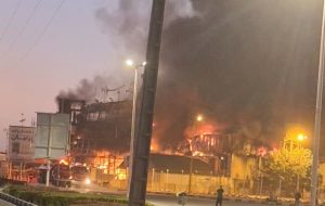آتش‌سوزی در فروشگاه میلاد شاهین‌شهر؛ یک نفر مصدوم شد