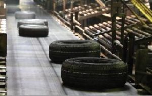 شتاب محرومیت‌ زدایی با افتتاح کارخانه تایر سمنان