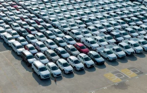 ابهام در تعرفه‌ها، واردات خودرو را متوقف کرده است