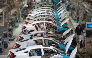 بدون اصلاحات ساختاری، رقابت در خودروسازی ممکن نیست