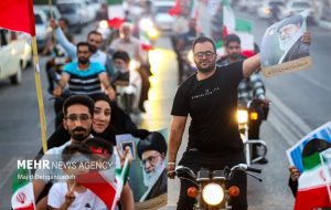 کاروان موتوری «همپای موشک‌ها» در یزد