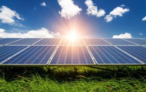 استان مرکزی پیشتاز توسعه نیروگاه‌های خورشیدی و بادی در کشور