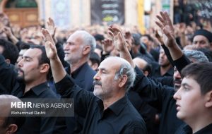 حضور مردم ایلام برای شروع مراسم عاشورای حسینی