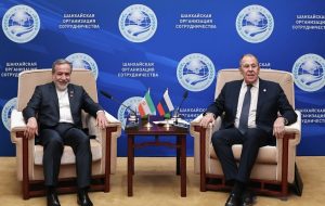 لاوروف: درباره برنامه هسته‌ای تهران با وزیر خارجه ایران رایزنی کردیم