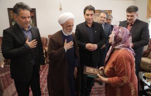 همسران شهدا در اجر شهادت همسنگ شهیدان هستند