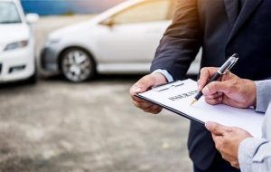 بیمه‌نامه‌های منجمد در بازار داغ خودرو