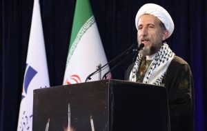 امام جمعه قزوین: مذاکره با دشمن ساده‌انگاری است