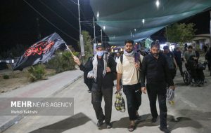 حضور گسترده زوار اربعین حسینی در مرز مهران