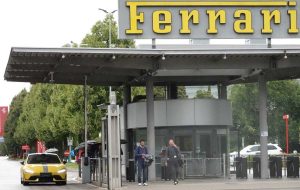 خبرسازی خروج خودرو شیائومی از کارخانه فراری! (+عکس)