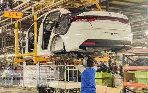 سبقت هزینه‌های تولید از قیمت دستوری/ کمر خم صنعت خودرو  زیر بار تورم