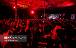 سینه زنی پرشور عزاداران حسینی در حرم حضرت اباعبدالله