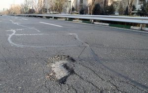 شرکت بیمه یا وزارت راه؛ چه کسی پاسخگوی خودروهای آسیب‌دیده است؟