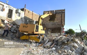 شهرک غیرقانونی اتباع غیرمجاز در حریم زاینده‌رود اصفهان تخریب شد