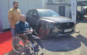 تحویل خودروهای مزدا CX50 به جانبازان معزز توسط شرکت آفتاب‌ خودرو