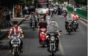 مصـاِئب کاسـبـی بـا دو چـرخ!