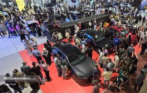 هجوم علاقه‌مندان به سالن‌های خودرو؛ جایی برای سوزن انداختن نیست!