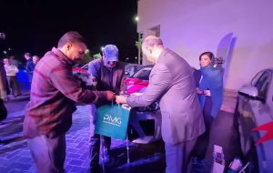 تحویل ب ام و های وارداتی جانبازان سرافراز توسط پرشیا خودرو