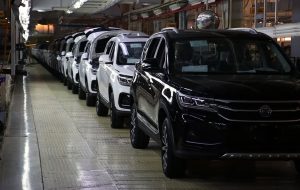 پشت پرده سونامی قیمت در بازار خودرو / جهش بی‌سابقه نرخ خودروهای داخلی و مونتاژی