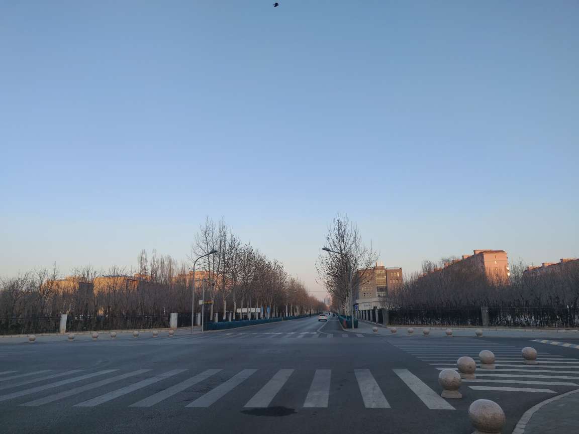 空无一人的街道